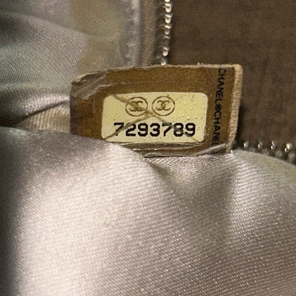 Chanel Interlocking CC Logo Wallet-Keychain - Picture 3 of 8